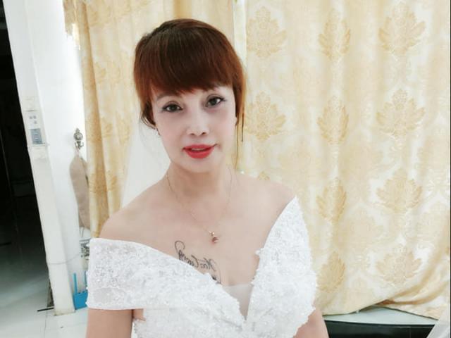 Cô dâu Thu Sao tung ảnh mặc váy cưới, nhan sắc như gái đôi mươi, CĐM tranh cãi gay gắt