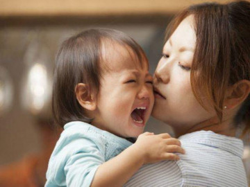 Tại sao trẻ 1 tuổi hay khóc đêm? Nguyên nhân và cách giải quyết