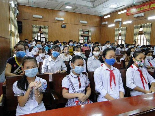 Năm học 2020-2021, những đối tượng nào không phải đóng học phí?
