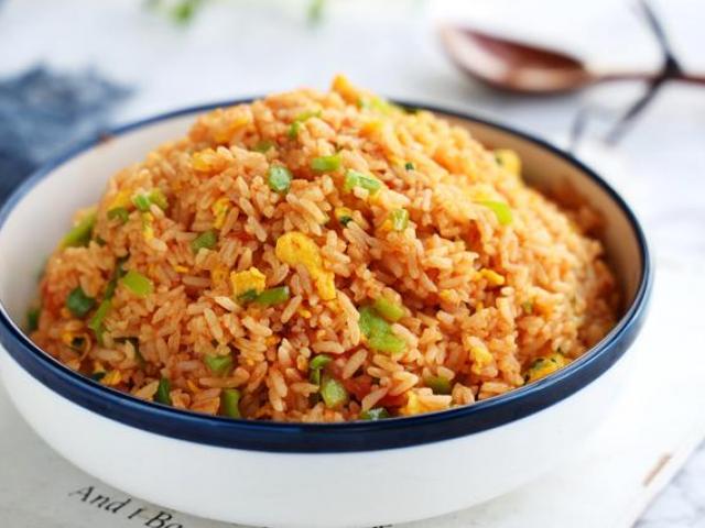 Đừng chỉ rang cơm với trứng, thêm nguyên liệu này, cơm nâng lên tầm ngon mới