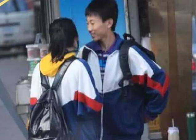 Nữ sinh lớp 10 lén lút quan hệ với bạn trai, amp;#34;dínhamp;#34; bầu rồi làm chuyện động trời - 1