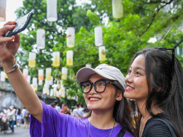 Hà Nội: Phố Phùng Hưng rực rỡ hàng nghìn đèn lồng đón Trung thu