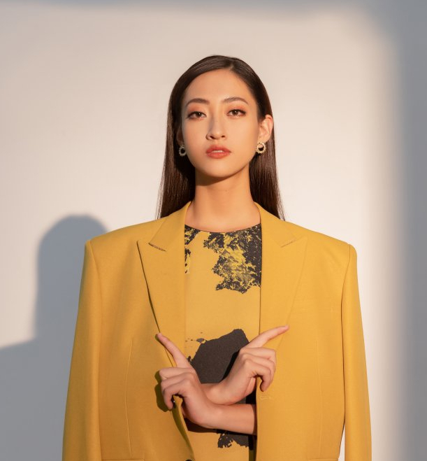 Hoa hậu Lương Thùy Linh bén duyên sàn diễn 2019 - 21