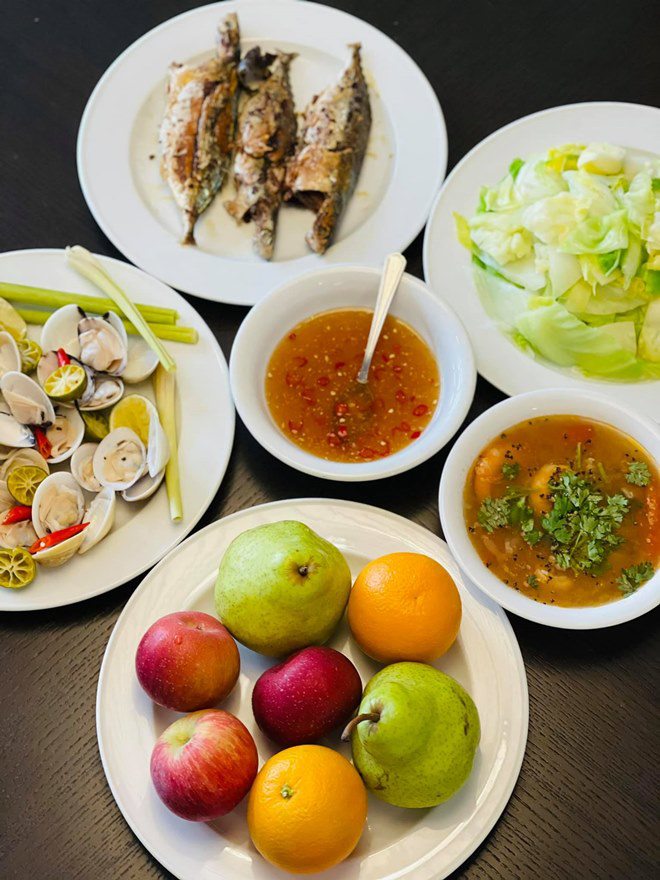 Đoan Trang bắt Hoàng Oanh chờ mỏi mòn mới được ăn cơm và đây là thái độ của đàn em - 28