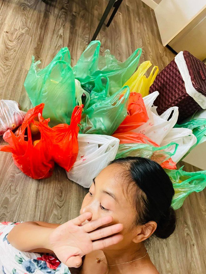 Đoan Trang bắt Hoàng Oanh chờ mỏi mòn mới được ăn cơm và đây là thái độ của đàn em - 27
