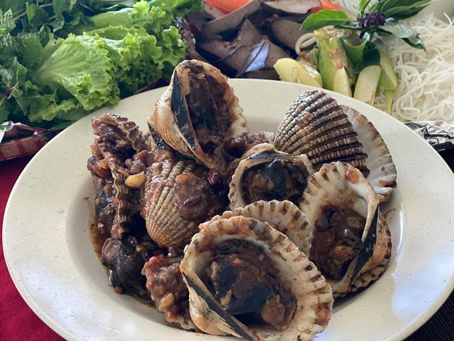 Đoan Trang bắt Hoàng Oanh chờ mỏi mòn mới được ăn cơm và đây là thái độ của đàn em - 15
