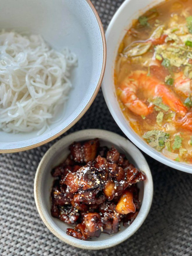 Đoan Trang bắt Hoàng Oanh chờ mỏi mòn mới được ăn cơm và đây là thái độ của đàn em - 16