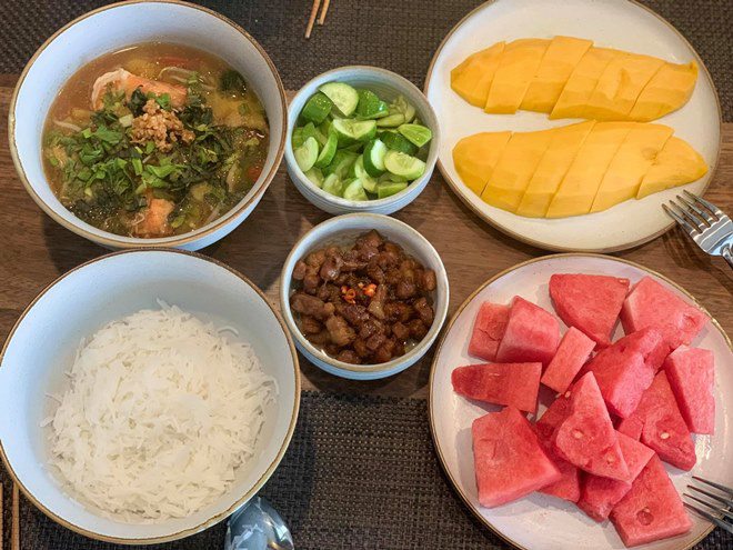 Đoan Trang bắt Hoàng Oanh chờ mỏi mòn mới được ăn cơm và đây là thái độ của đàn em - 6