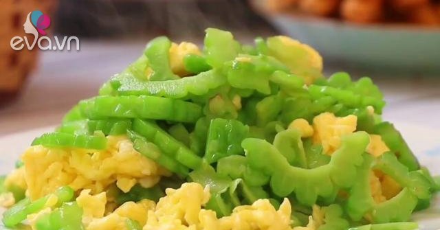 Làm mướp đắng xào trứng thì cho mướp hay trứng vào trước để bớt đắng, làm sai món không ngon! - Vimarsana News