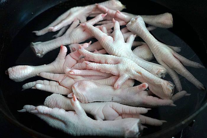 Cuối tuần làm nồi chân gà kho nước này được món nhậu tuyệt ngon cho ông xã - 4