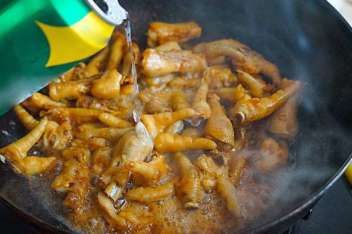 Cuối tuần làm nồi chân gà kho nước này được món nhậu tuyệt ngon cho ông xã - 8