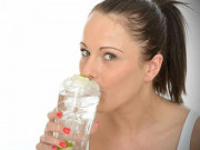 Bà bầu uống nước đá được không, có ảnh hưởng đến thai nhi không?