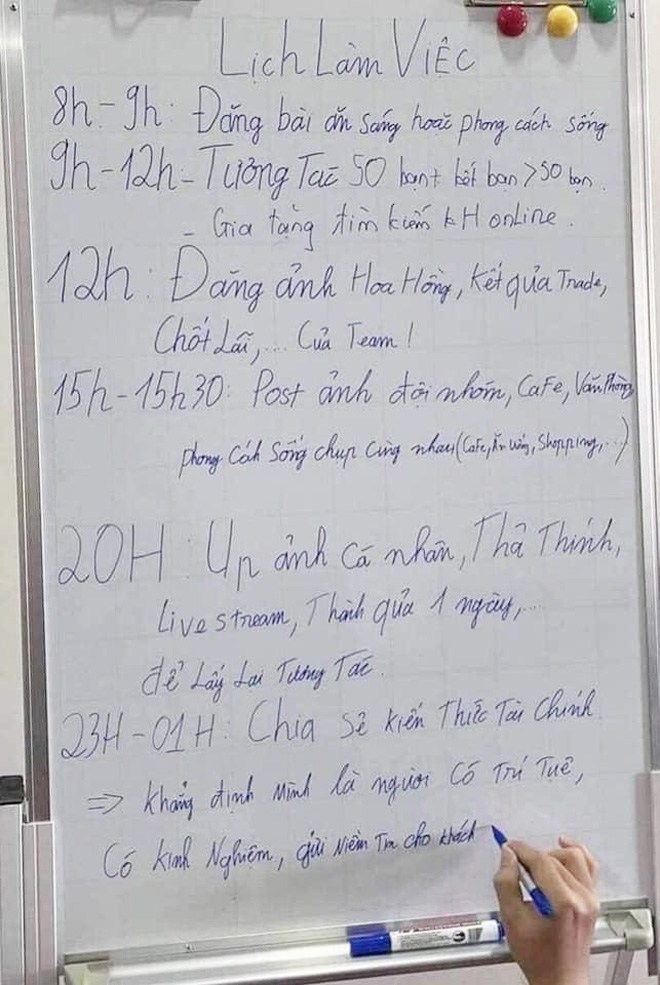 Xuất hiện loạt “hotgirl tài chính” bị khui lịch làm việc amp;#34;nhằm khẳng định mình là người có trí tuệamp;#34; - 3