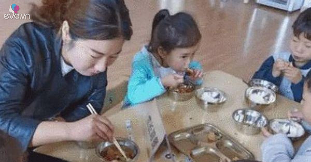 Con gái luôn miệng khen cơm ở trường ngon, mẹ tò mò đến nơi thử liền nôn ngay sau đó - Vimarsana News