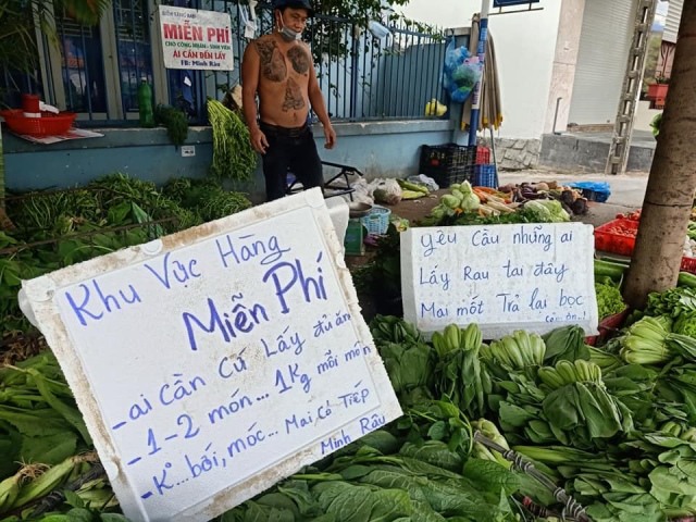 Sau khi bán rau chất hơn dân chơi, anh Minh Râu từ chối nhận tiền cũng ...