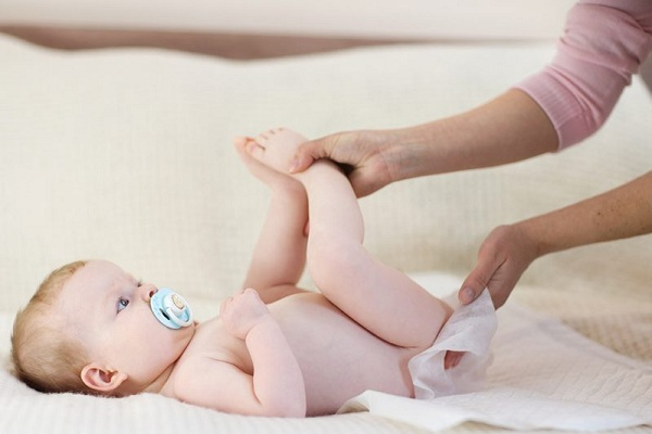 Trẻ ăn dặm đi ngoài thế nào là bình thường và bất thường? - 1