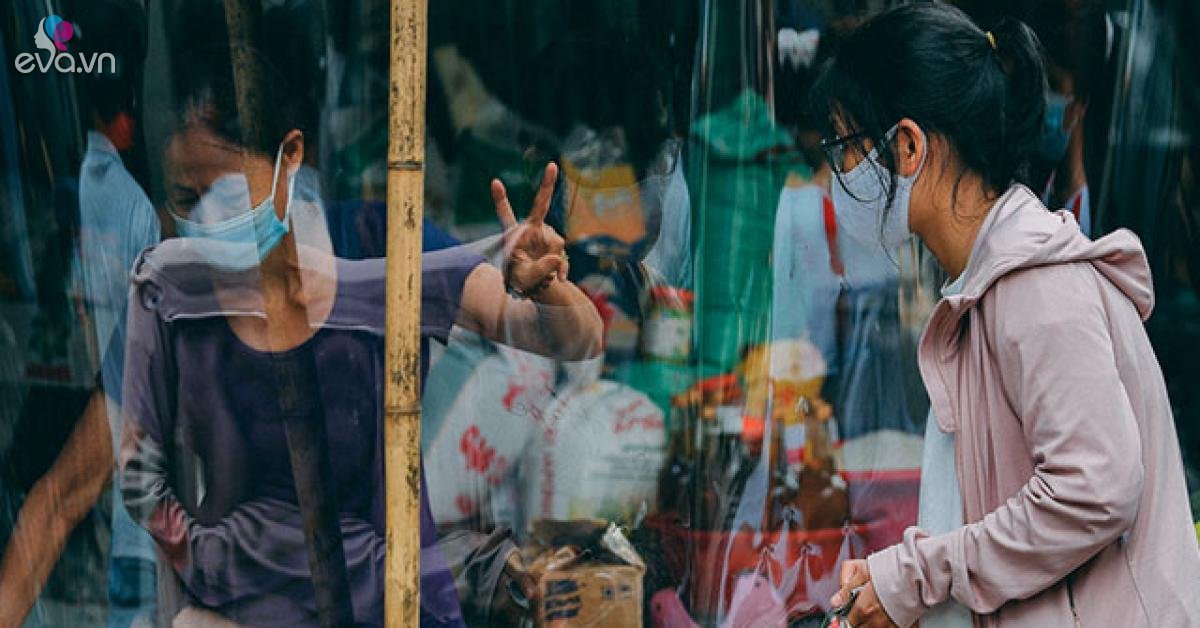 Đi chợ Hà Nội thấy ngay điểm lạ: Cách các tiểu thương thực hiện giãn cách sau Chỉ thị 16 - Vimarsana News