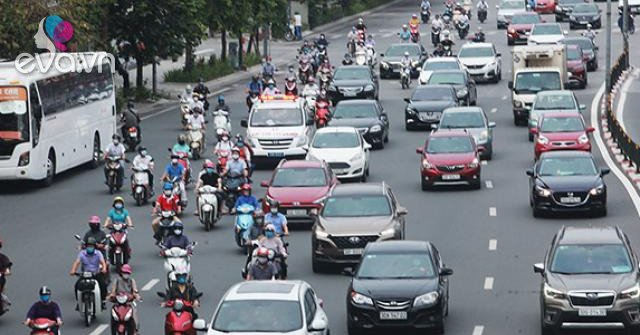 Phố phường Hà Nội đông đúc hơn ngày đầu giãn cách, nhiều người không vào được nơi làm việc - Vimarsana News