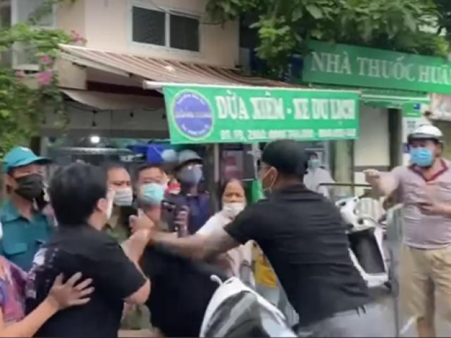 Hà Nội: Sang phường khác đi chợ không có phiếu, hai vợ chồng gây rối, đòi thông chốt kiểm dịch 