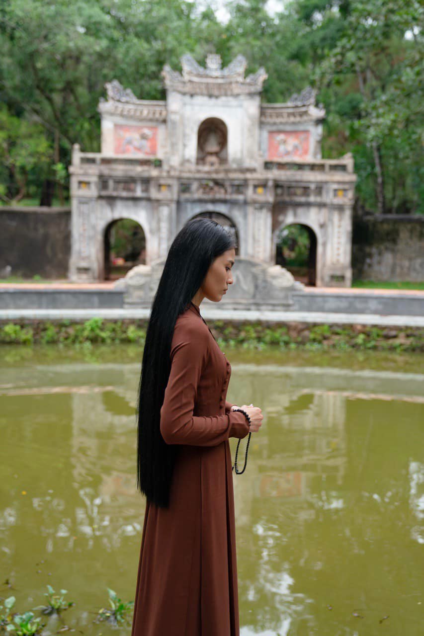 Sao tranh thủ nuôi tóc dài mùa giãn cách, người đầu tiên sở hữu mái tóc tuyệt đỉnh - 4