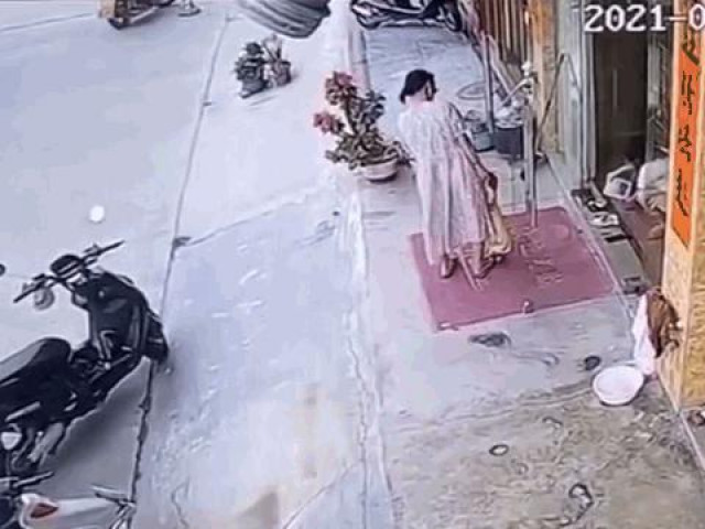 Đứng xem nướng mực, hai mẹ con suýt biến thành ngọn đuốc - Vimarsana News