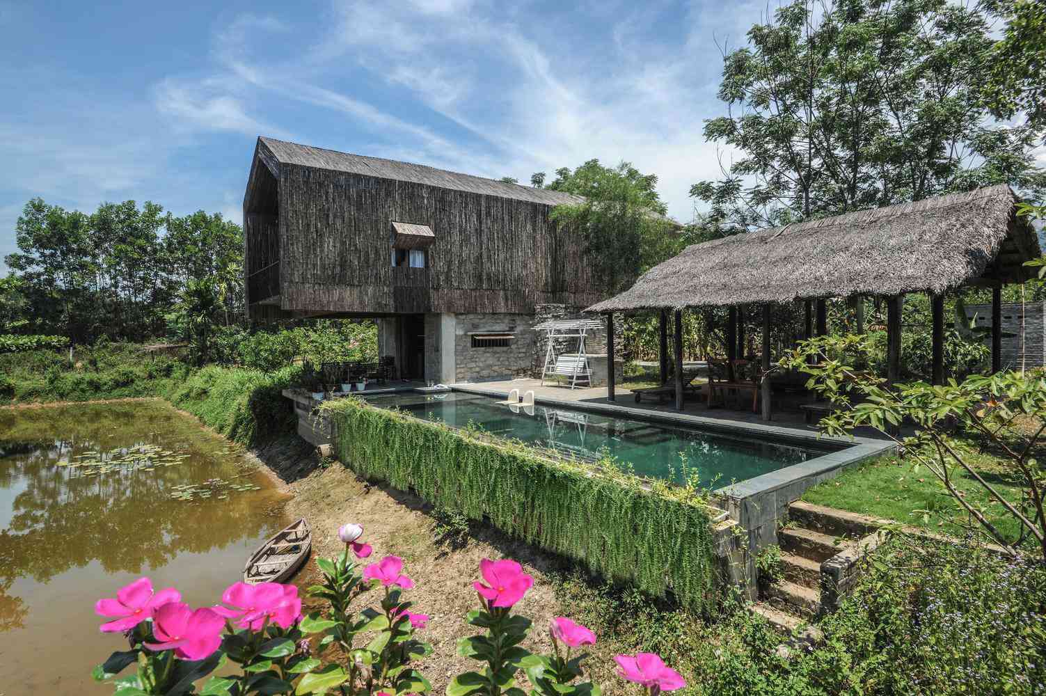 Không có điều hòa, nhà bên hồ ở Đà Nẵng vẫn mát mẻ nhờ lớp vỏ bằng tre - 18