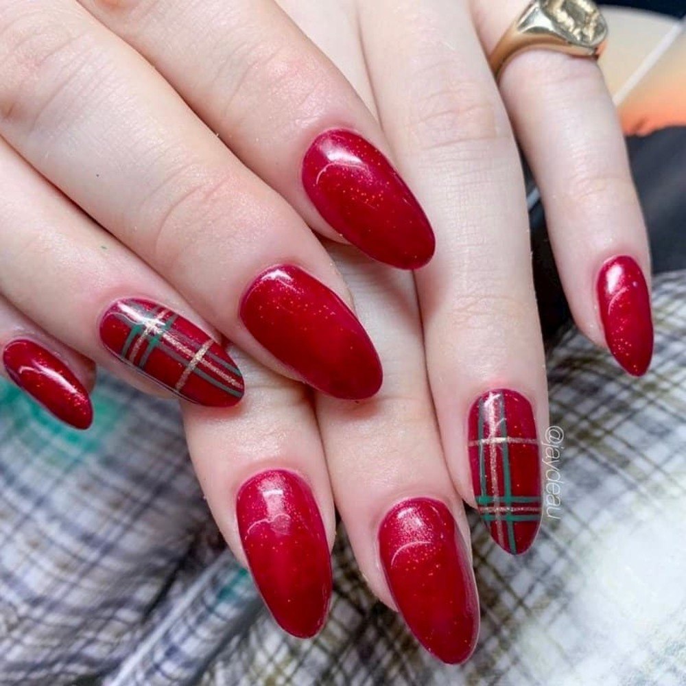 Gợi ý những mẫu nail đẹp màu đỏ đầy sang trọng và cuốn hút mà nàng không nên bỏ lỡ - 8