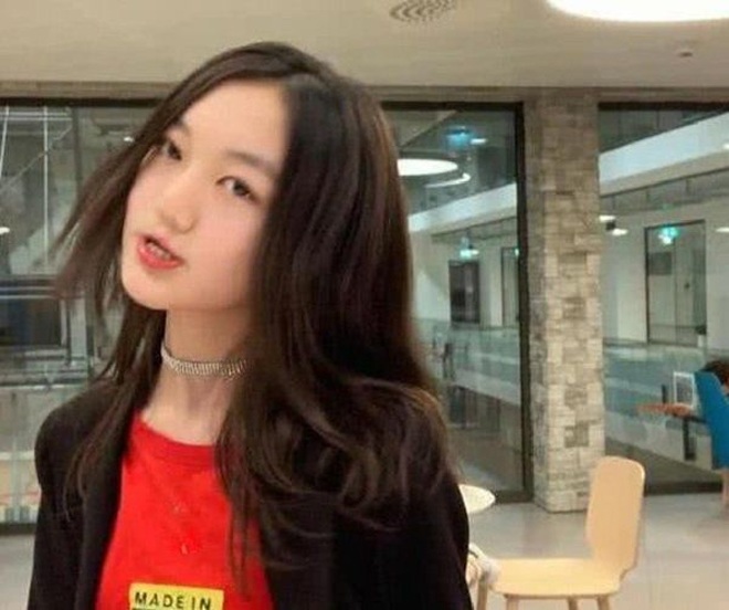 Ngôi sao 24/7: Bạn gái Tạ Đình Phong gây sốc khi đưa con gái 15 tuổi tới dự tiệc rượu - 1