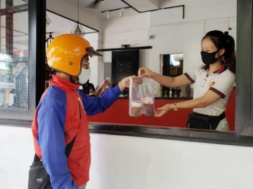 Tin tức 24h: Shipper dương tính COVID-19 với lịch trình phức tạp, cả huyện giãn cách xã hội - Vimarsana News