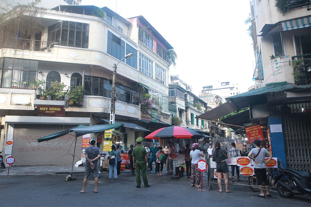 Ảnh: Cảnh mua bán mới lạ tại “khu chợ nhà giàu” Hà Nội - 1