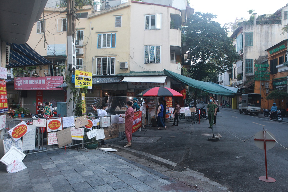 Ảnh: Cảnh mua bán mới lạ tại “khu chợ nhà giàu” Hà Nội - 6