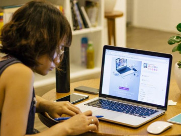 Dân văn phòng than trời khi làm việc online giảm 20-30% lương: Quy định về tiền lương cần nắm rõ - Vimarsana News