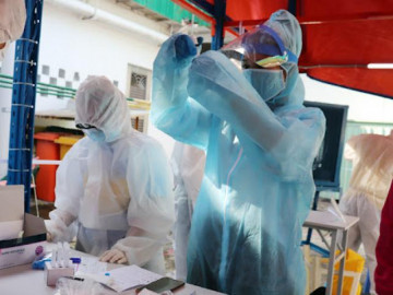 Tin tức 24h: Test nhanh dương tính với SARS-CoV-2, nam thanh niên khai bí mật trước đó - Vimarsana News