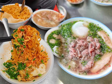 Quán mì tôm vỉa hè đắt nhất Sài Gòn: "đắt xắt ra miếng", muốn ăn phải chờ cả tiếng - Vimarsana News