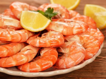 Luộc tôm đông lạnh đừng cho ngay vào nồi, thêm bước nữa tôm ngon ngọt, không tanh hay khô bở - Vimarsana News