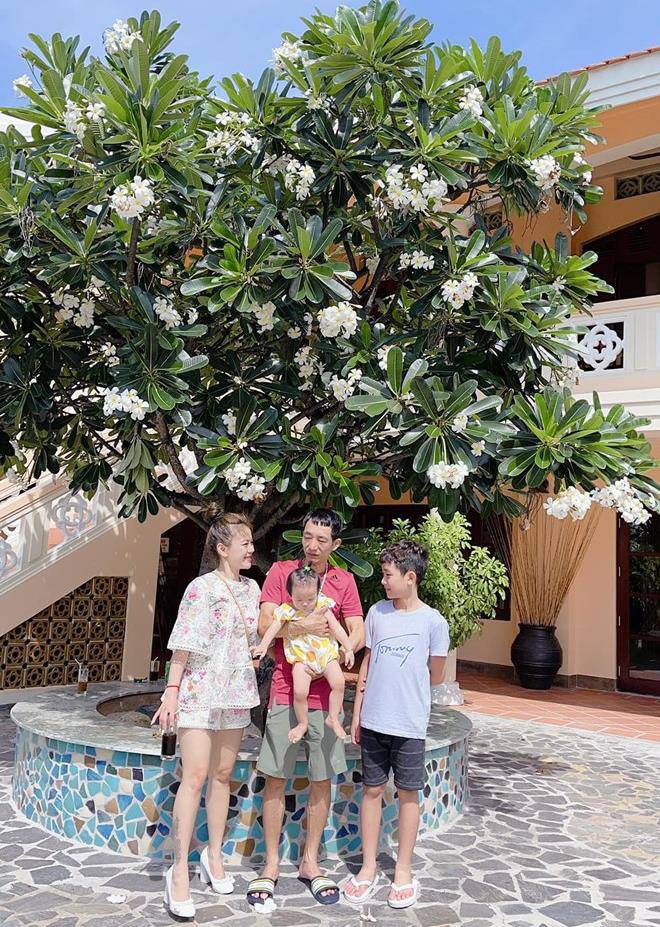 Ca sĩ Hải Yến lấy chồng hơn 8 tuổi: amp;#34;Vợ chồng em đang tuột dốc chuyện chăn gốiamp;#34; - 10