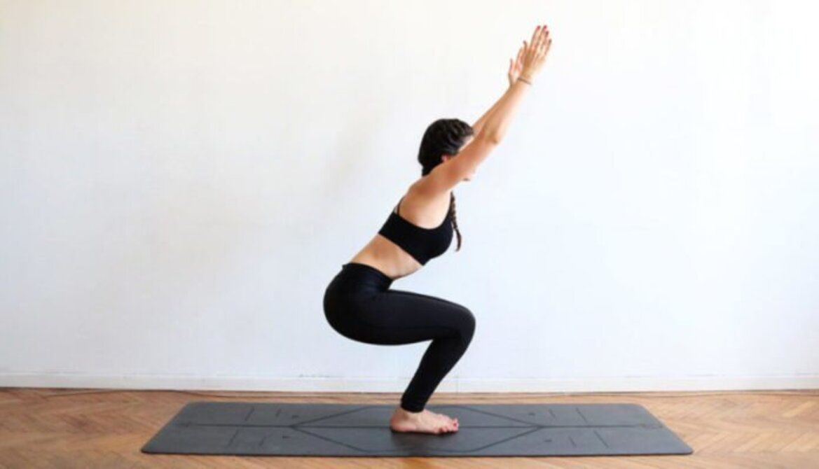 Thư giãn tinh thần, tuốt lại vóc dáng nhờ những bài tập yoga giảm cân siêu đơn giản tại nhà - 8