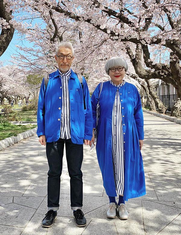 Cặp vợ chồng Nhật kết hôn hơn 40 năm vẫn mặc đồ đôi siêu đẹp mỗi ngày