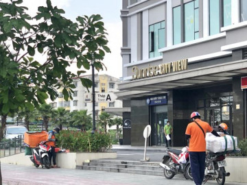 Cú sốc Covid-19 tại Việt Nam: Ông chủ bỗng chốc hóa shipper - Vimarsana News
