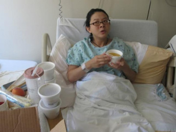 Con dâu mới đẻ trách mẹ chồng cho nằm nệm ướt, bà vừa nghe vội vàng gọi cấp cứu - Vimarsana News