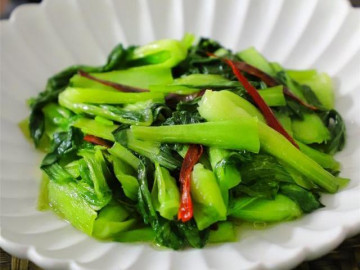 Dù xào rau gì, không cho ngay vào chảo, nhớ mẹo này rau giòn ngon, xanh mướt - Vimarsana News