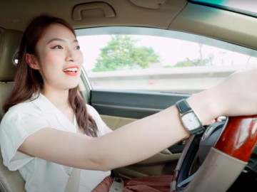 23 tuổi, cô nàng này đã tự mua xe, tặng đất cho bố mẹ, sở hữu đồ hiệu đắt đỏ - Vimarsana News