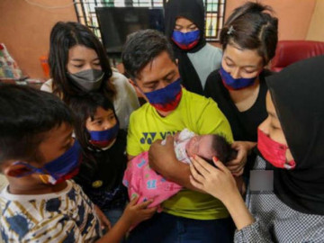 Chồng anti vaccine rồi nhiễm COVID-19, vợ mang thai 7 tháng qua đời, 5 con bị lây nhiễm - Vimarsana News