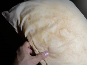 Đừng dùng xà phòng nếu vỏ gối có màu vàng, 2 bí quyết này hiệu quả mạnh gấp 10 lần - Vimarsana News