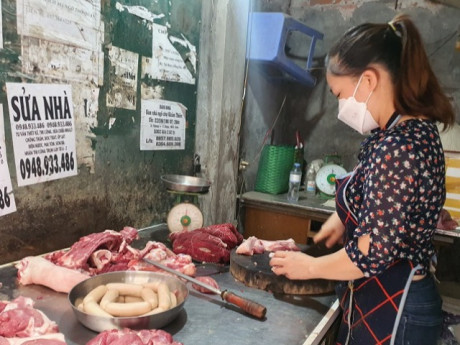 Thịt lợn, thịt gà tăng giá chóng mặt: Người mua than trời, người bán nghỉ chợ