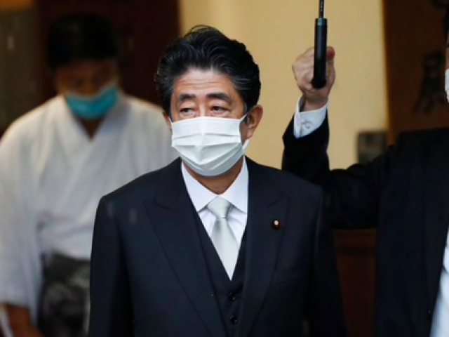 Cựu Thủ tướng Nhật Abe Shinzo nhập viện, nghi bị bắn vào ngực