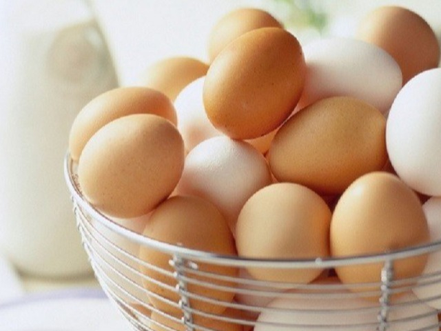 Sự thật ăn nhiều trứng làm tăng mỡ máu, ăn trứng gà ta có bổ hơn trứng gà công nghiệp?