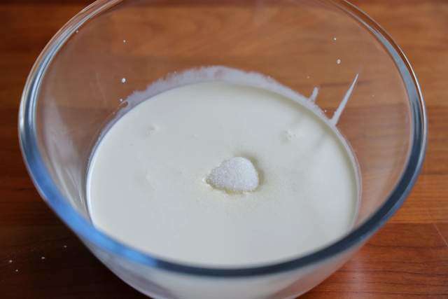 Cuối tuần rảnh rỗi thực hiện kem quấn socola thơm và ngon, giá buốt tê liệt lưỡi cho tất cả căn nhà giải sức nóng - 2