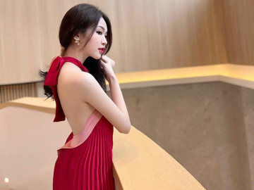 Bản sao Hoa hậu Đặng Thu Thảo khoe lưng trần nuột nà quyến rũ