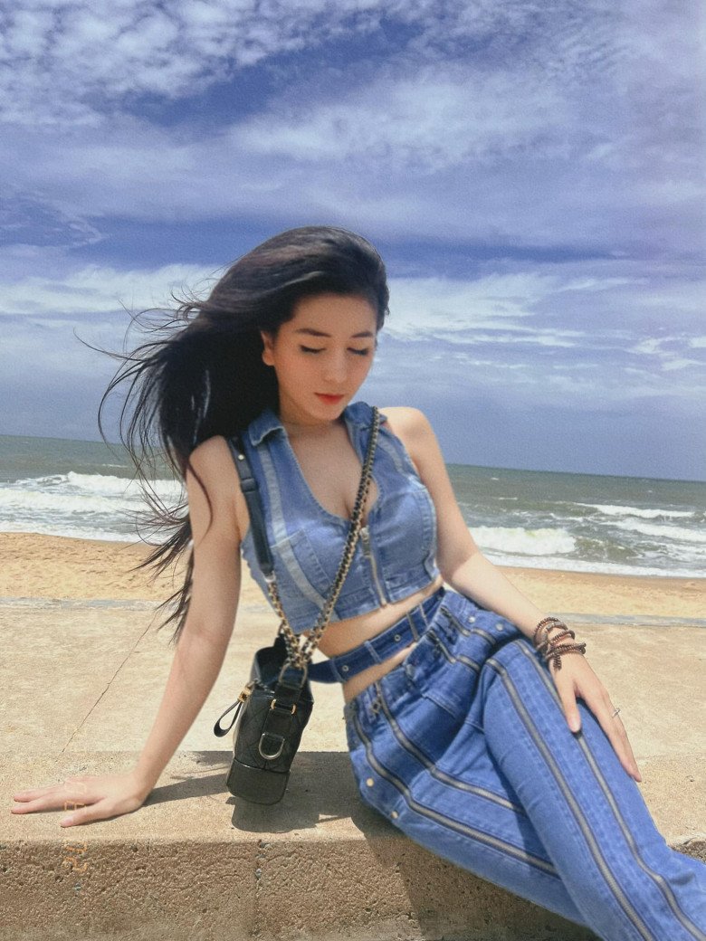 Cận cảnh vòng eo 54cm của nữ sinh có thú chơi trầm hương sang chảnh đất Sài Thành - 1